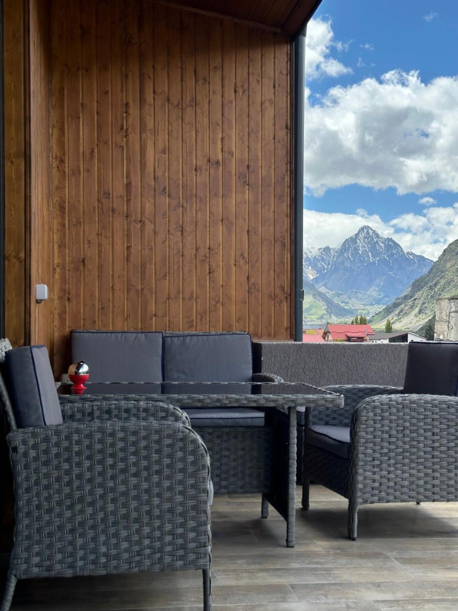 Old District Hotel Kazbegi Exterior photo